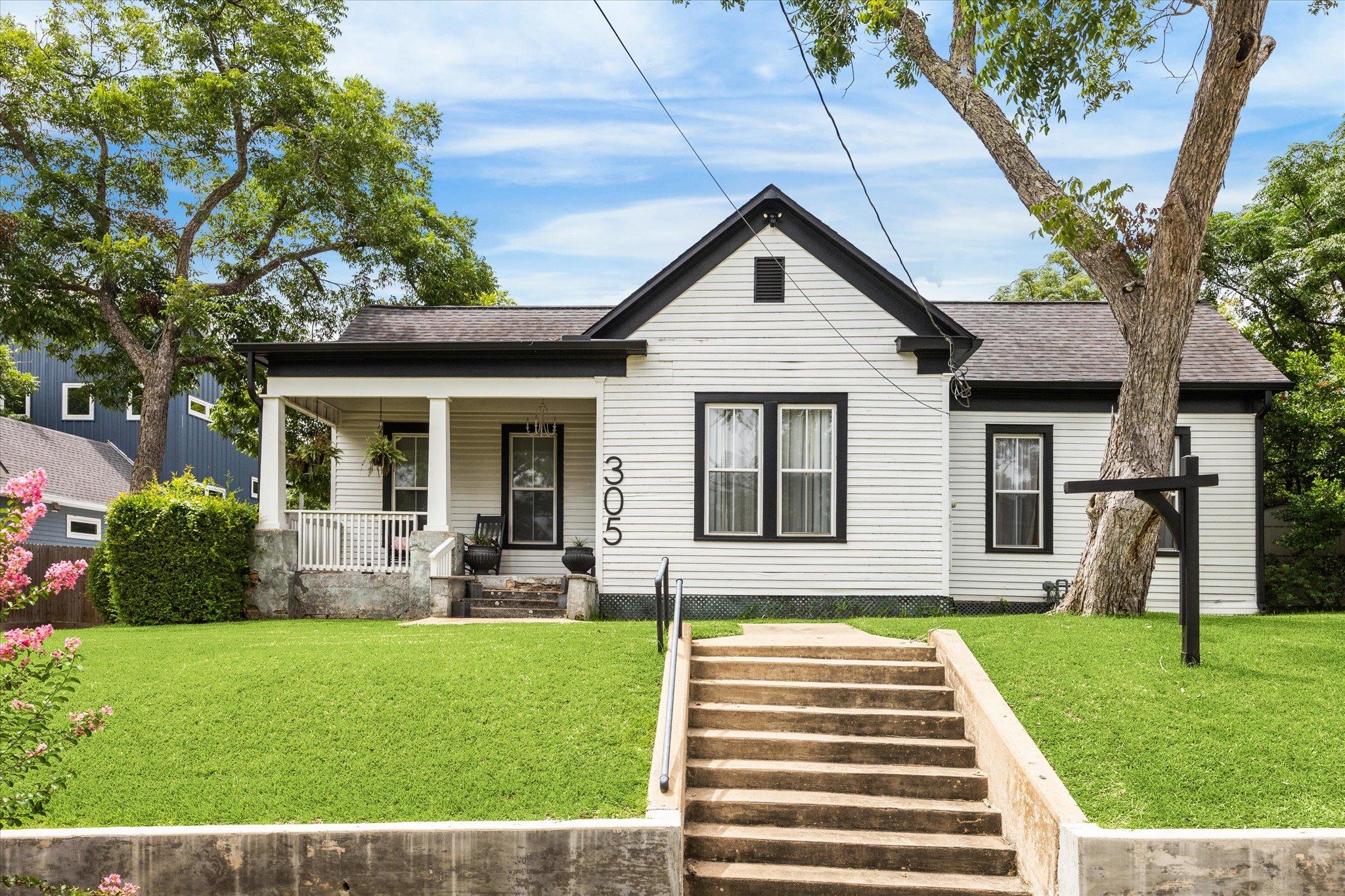 305 W Alamo St, Brenham, TX 77833