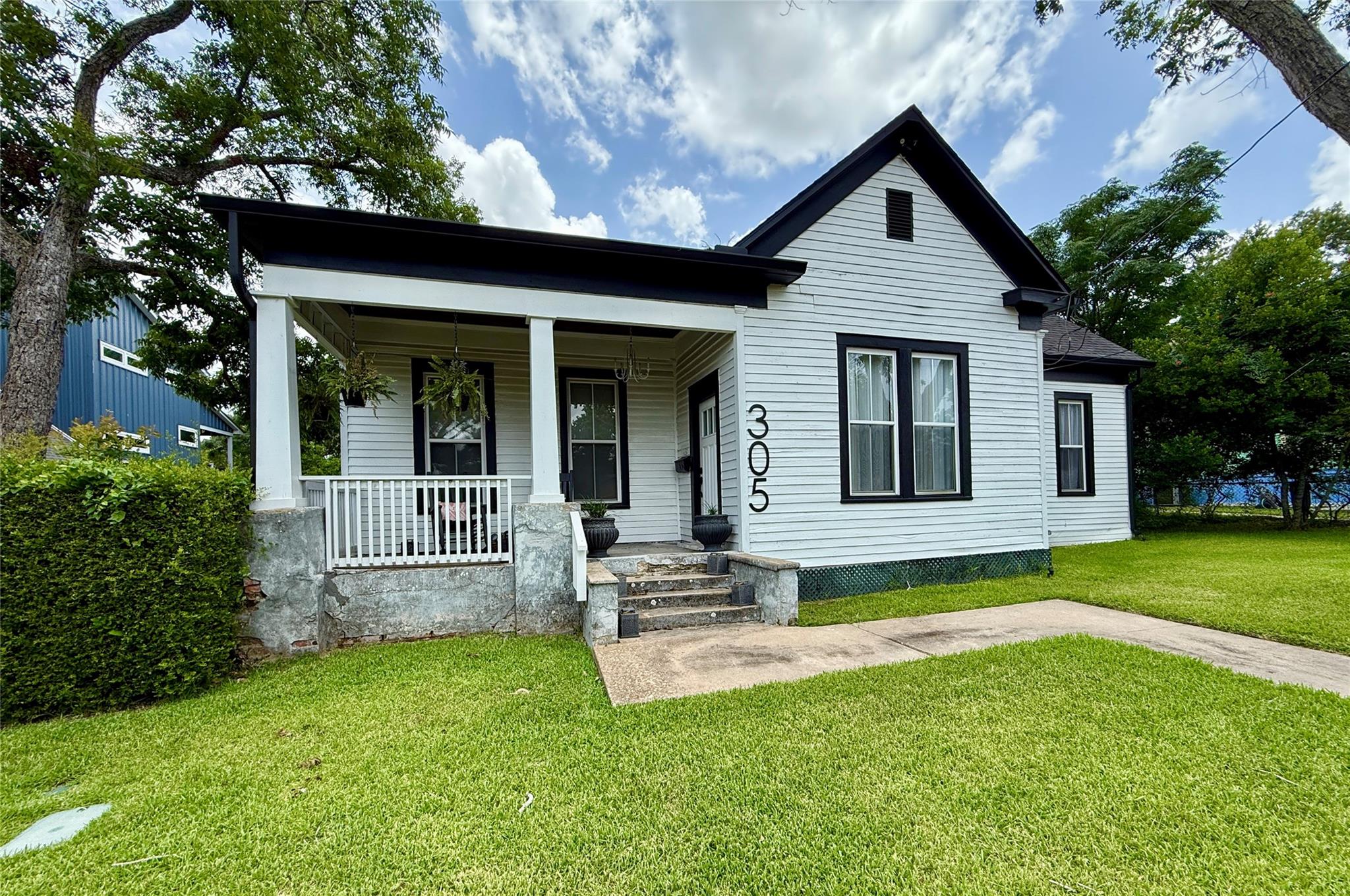 305 W Alamo St, Brenham, TX 77833
