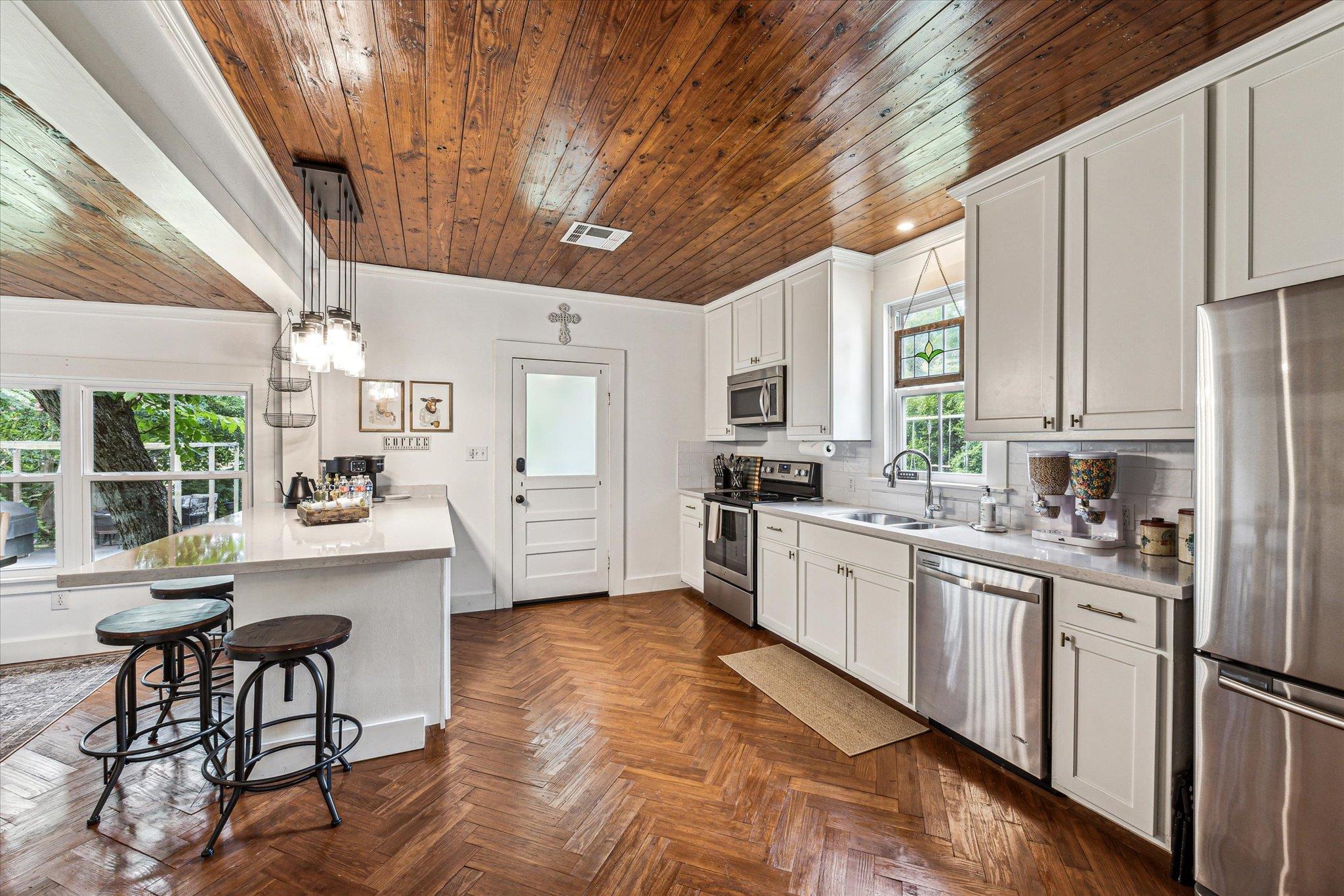 305 W Alamo St, Brenham, TX 77833