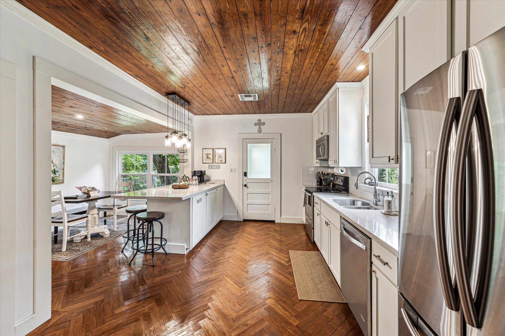 305 W Alamo St, Brenham, TX 77833