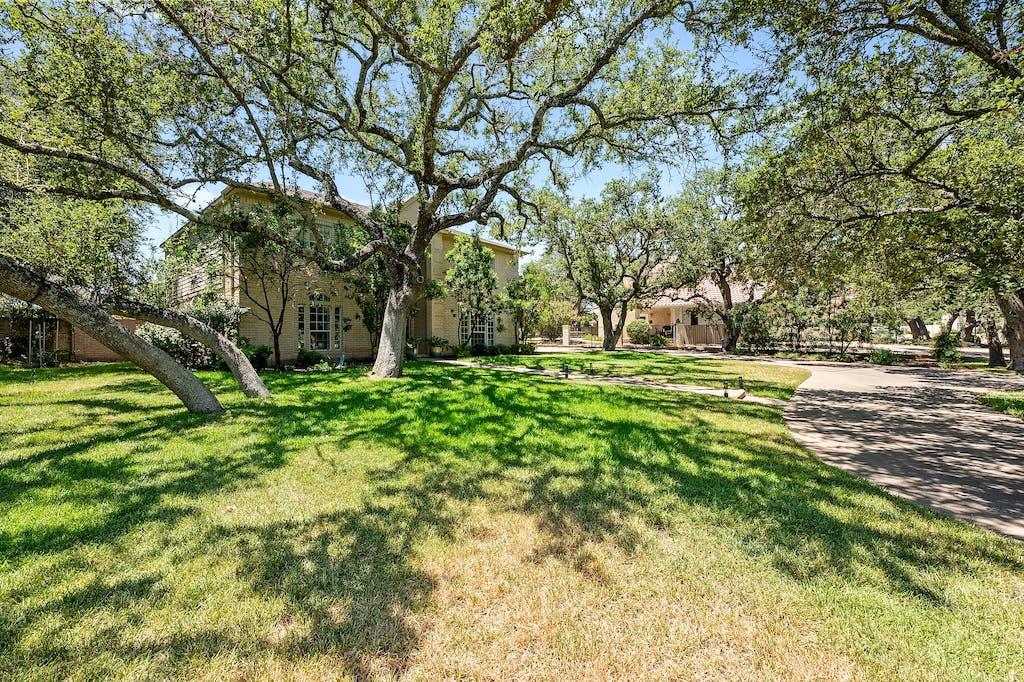 1207 Lakeway Dr, Lakeway, TX 78734