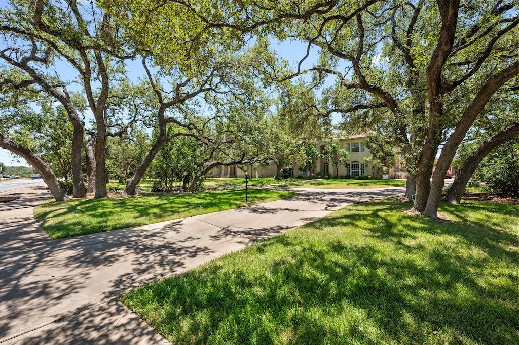 1207 Lakeway Dr, Lakeway, TX 78734