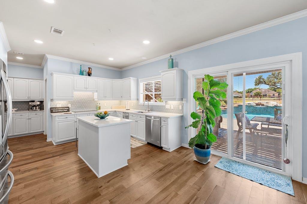 1207 Lakeway Dr, Lakeway, TX 78734