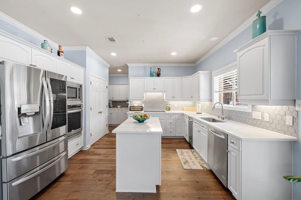 1207 Lakeway Dr, Lakeway, TX 78734