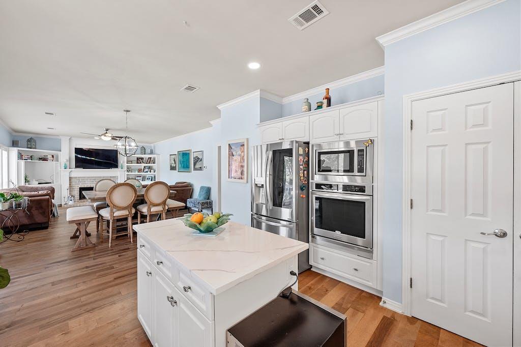 1207 Lakeway Dr, Lakeway, TX 78734