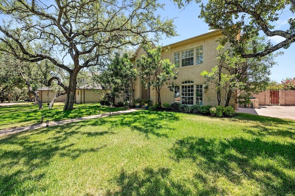 1207 Lakeway Dr, Lakeway, TX 78734