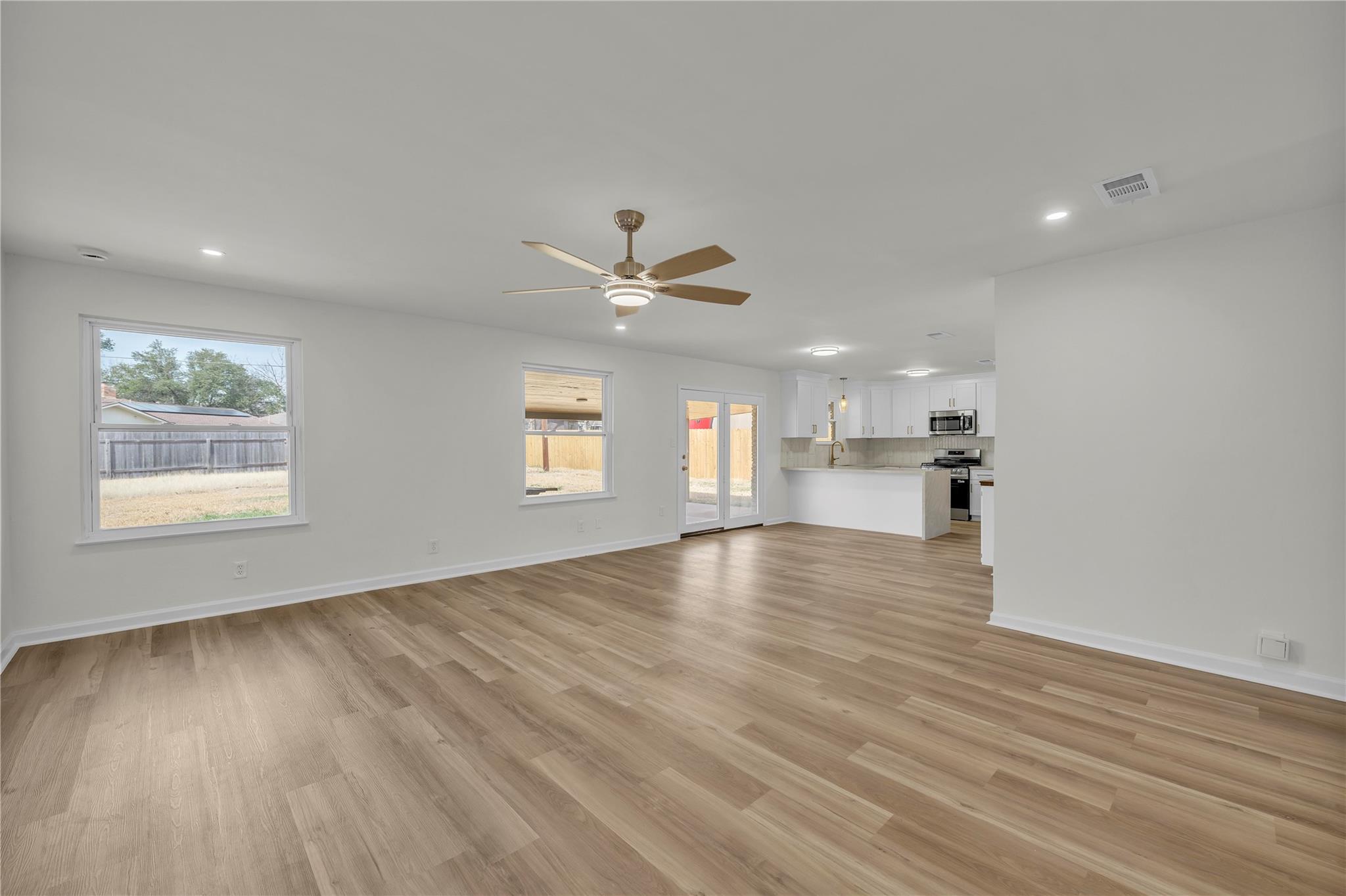 514 Sara Dr, Round Rock, TX 78664