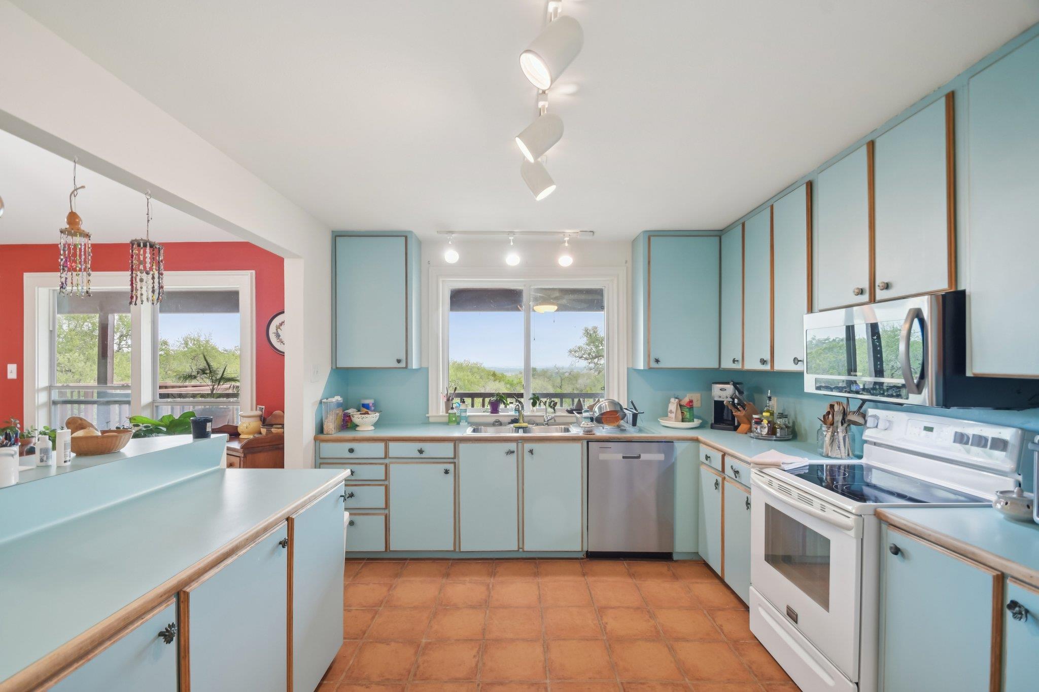 407 Pioneer Trl, San Marcos, TX 78666