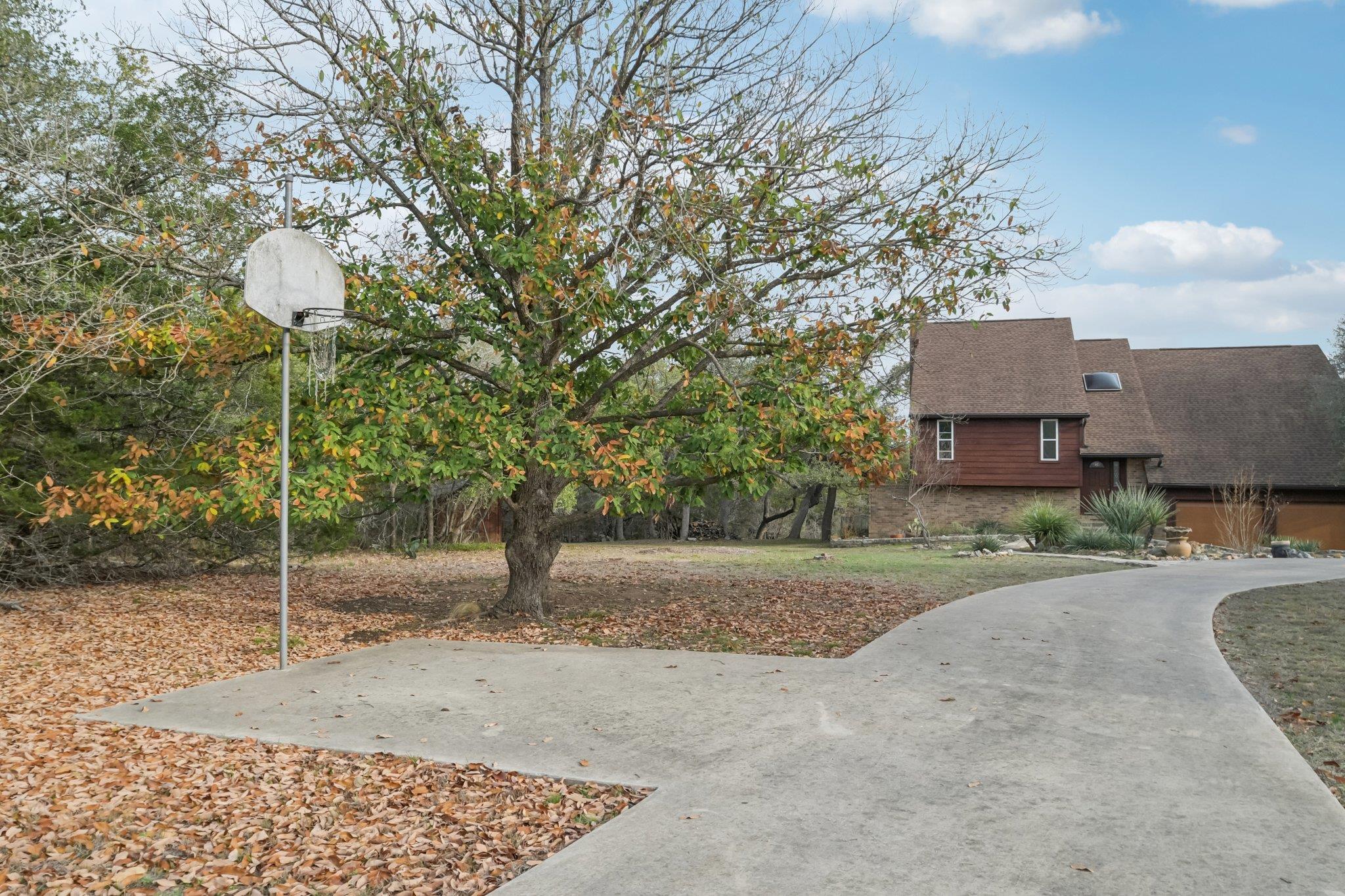 407 Pioneer Trl, San Marcos, TX 78666