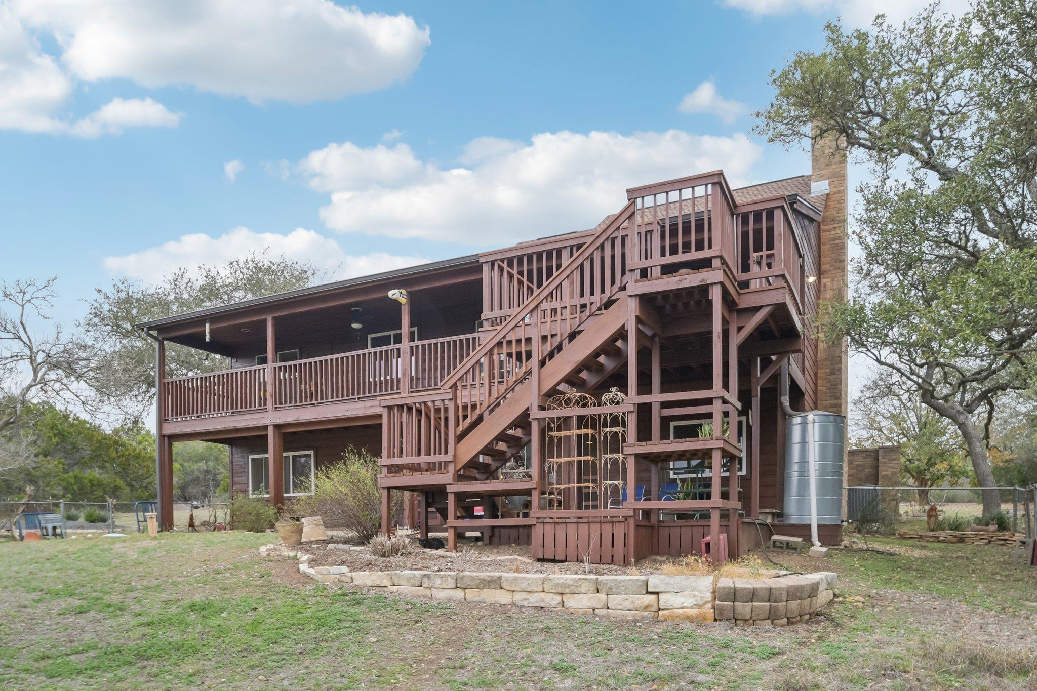 407 Pioneer Trl, San Marcos, TX 78666