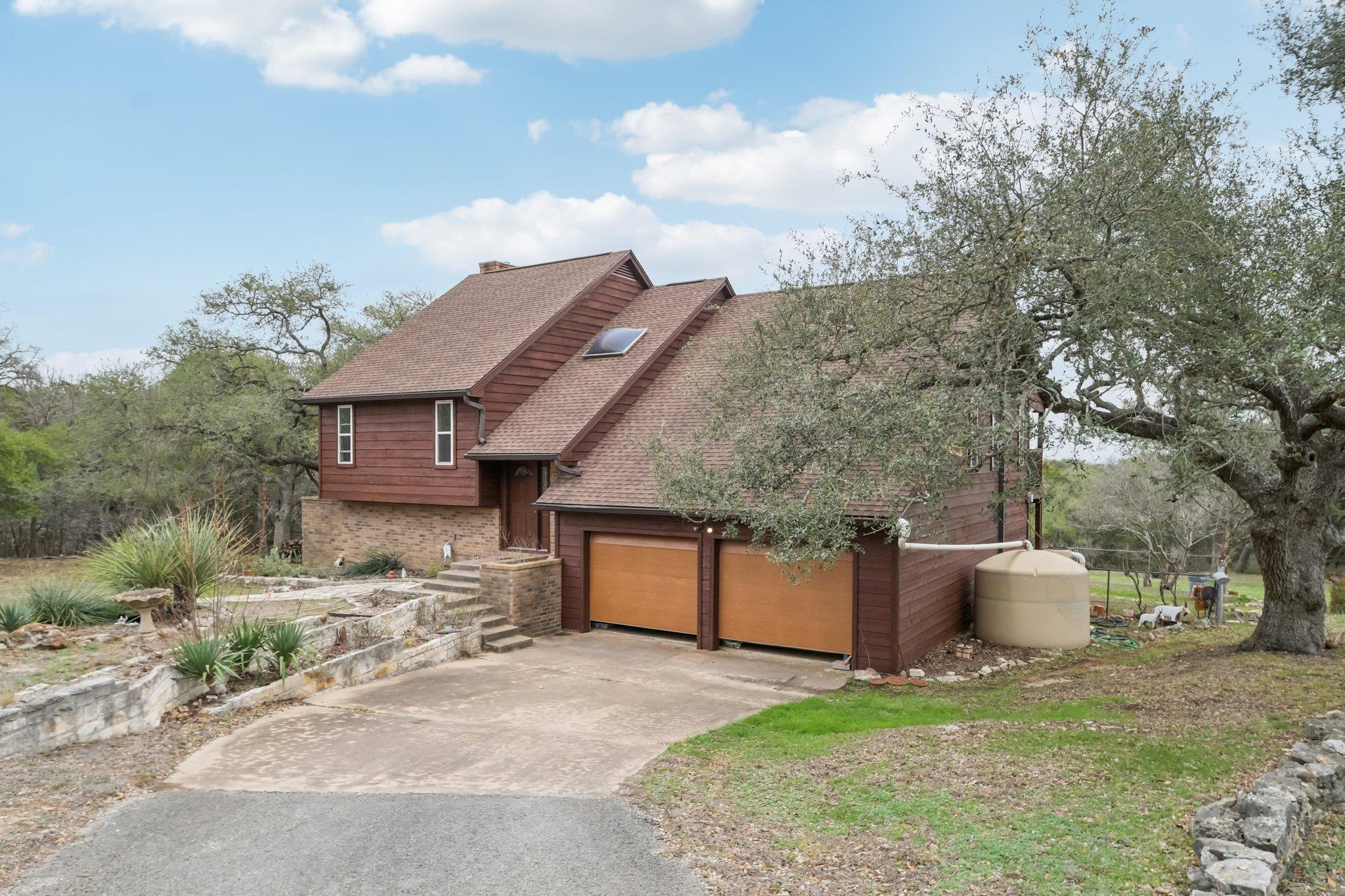 407 Pioneer Trl, San Marcos, TX 78666