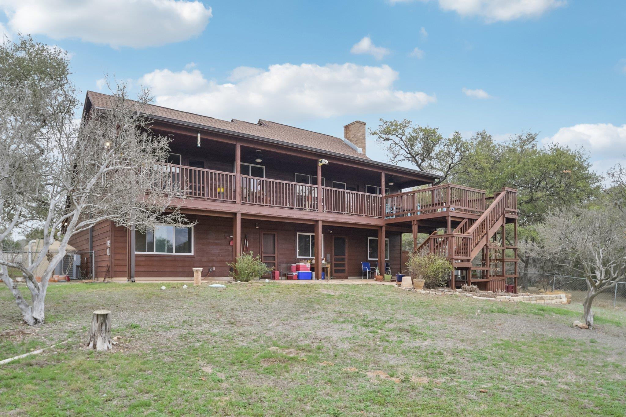 407 Pioneer Trl, San Marcos, TX 78666