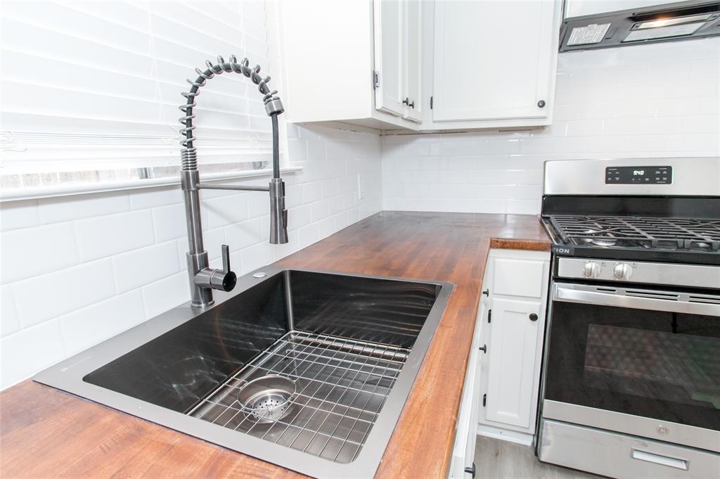 1404 Hillcrest Dr, Taylor, TX 76574