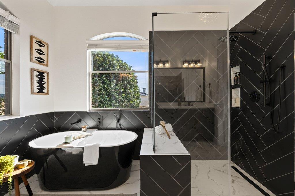 2702 Lakehurst Rd, Spicewood, TX 78669