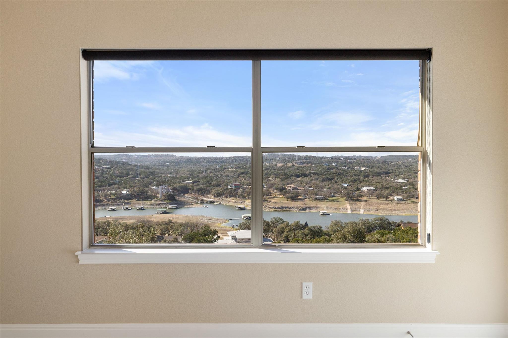 2702 Lakehurst Rd, Spicewood, TX 78669