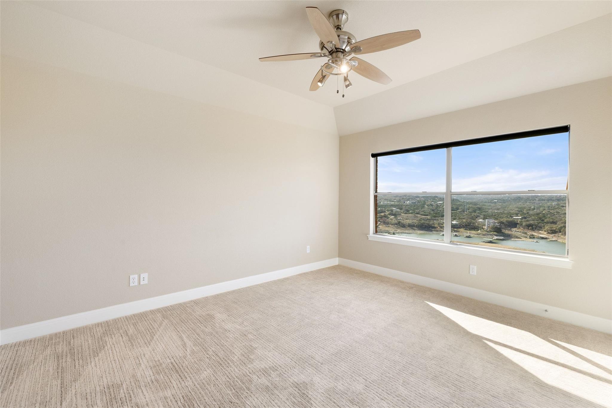 2702 Lakehurst Rd, Spicewood, TX 78669