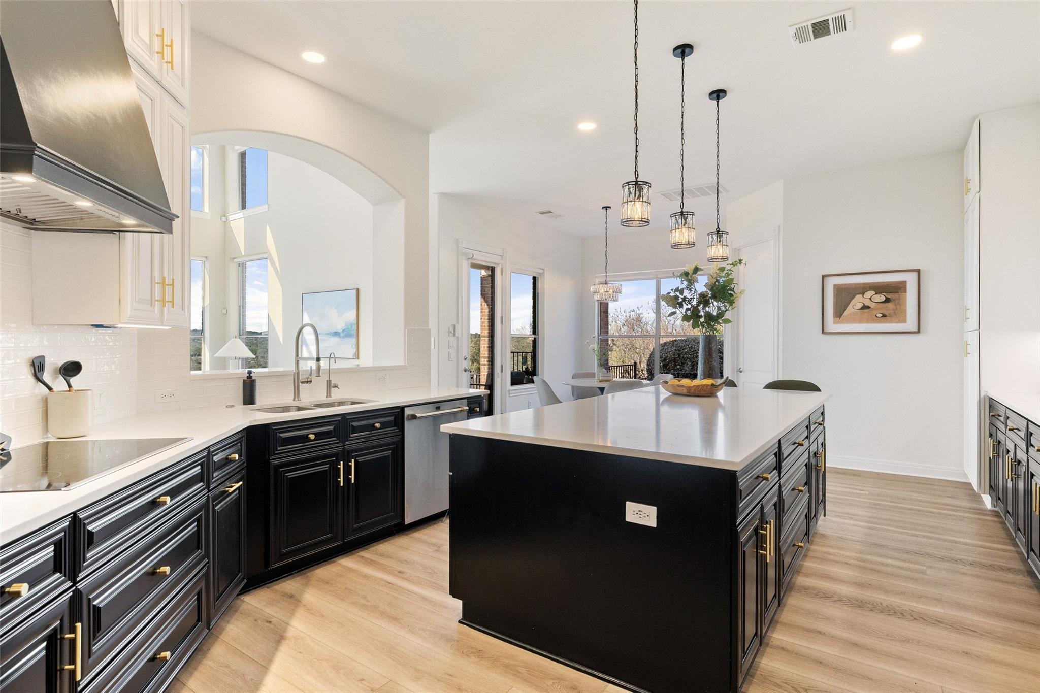 2702 Lakehurst Rd, Spicewood, TX 78669