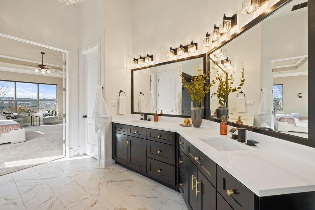 2702 Lakehurst Rd, Spicewood, TX 78669