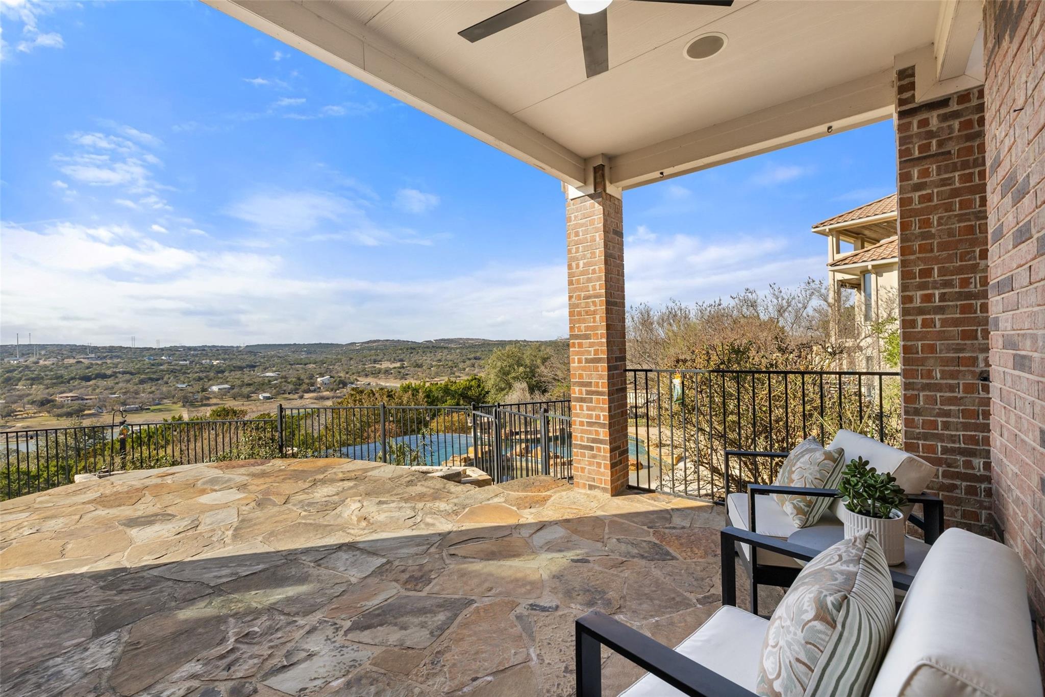 2702 Lakehurst Rd, Spicewood, TX 78669