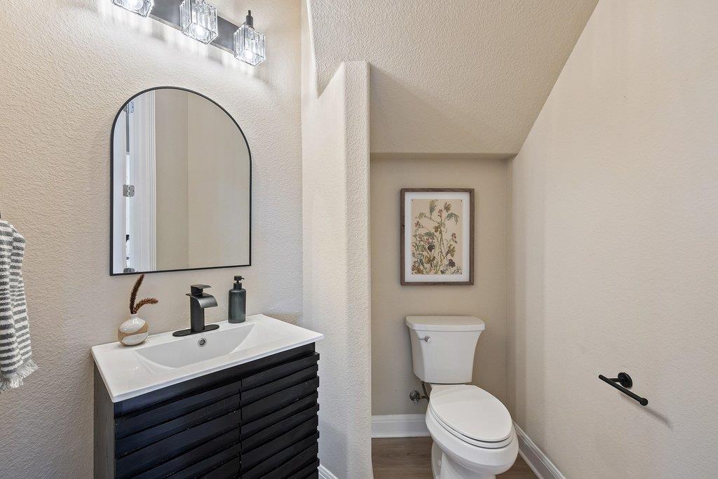 2702 Lakehurst Rd, Spicewood, TX 78669