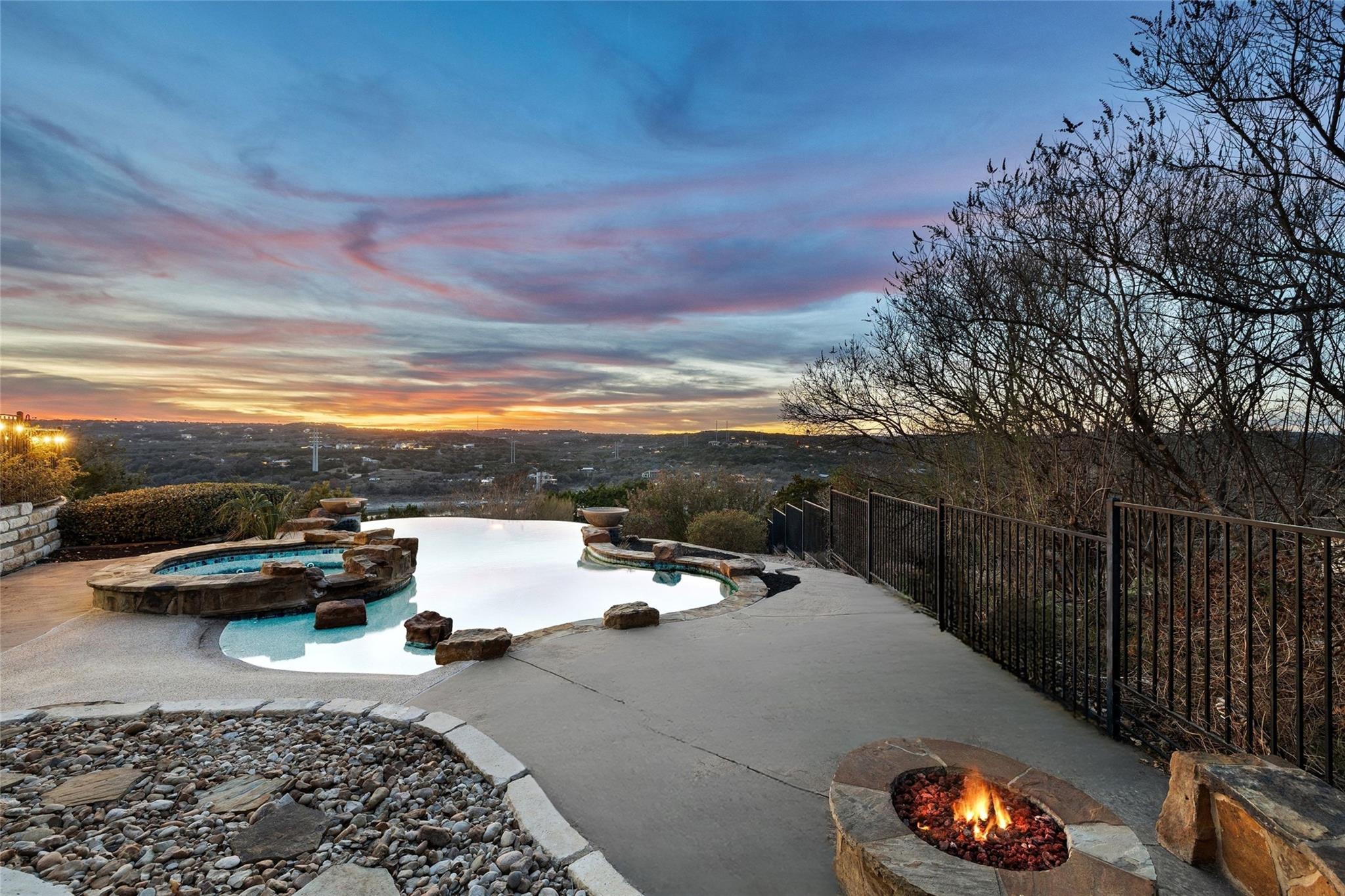 2702 Lakehurst Rd, Spicewood, TX 78669