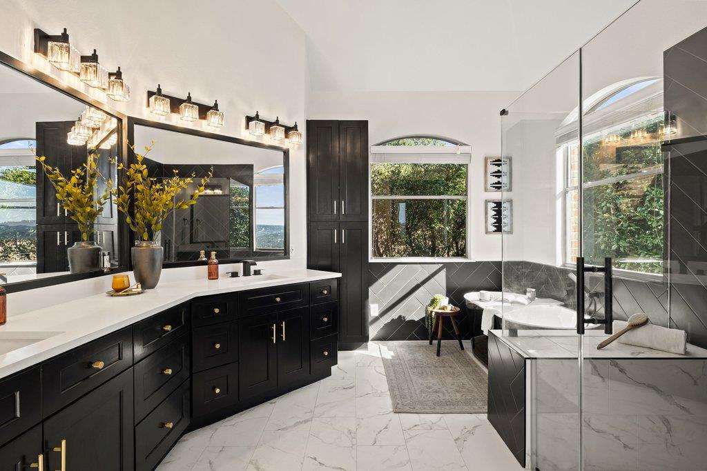 2702 Lakehurst Rd, Spicewood, TX 78669