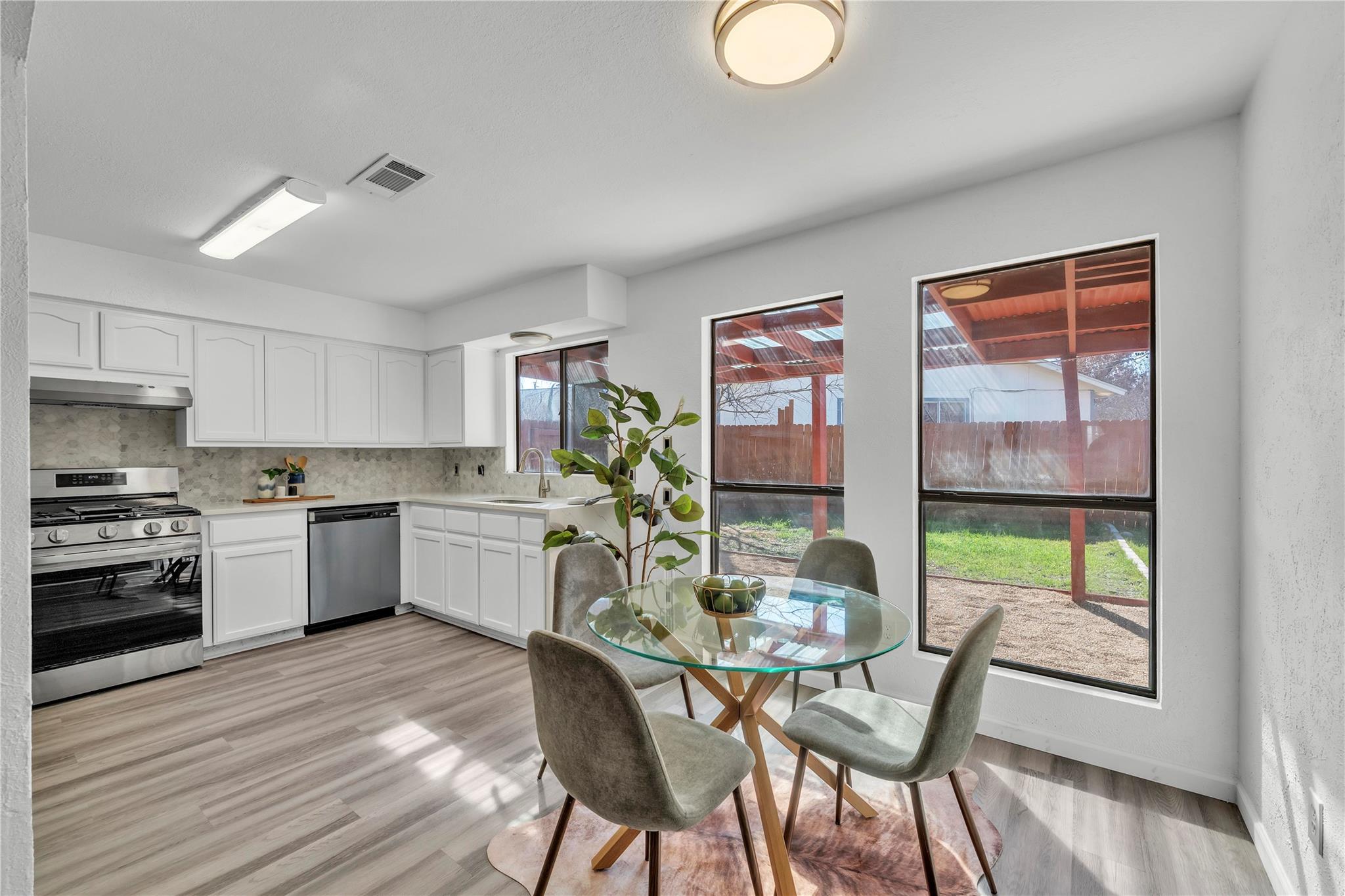 1800 Tamra Ct, Round Rock, TX 78681