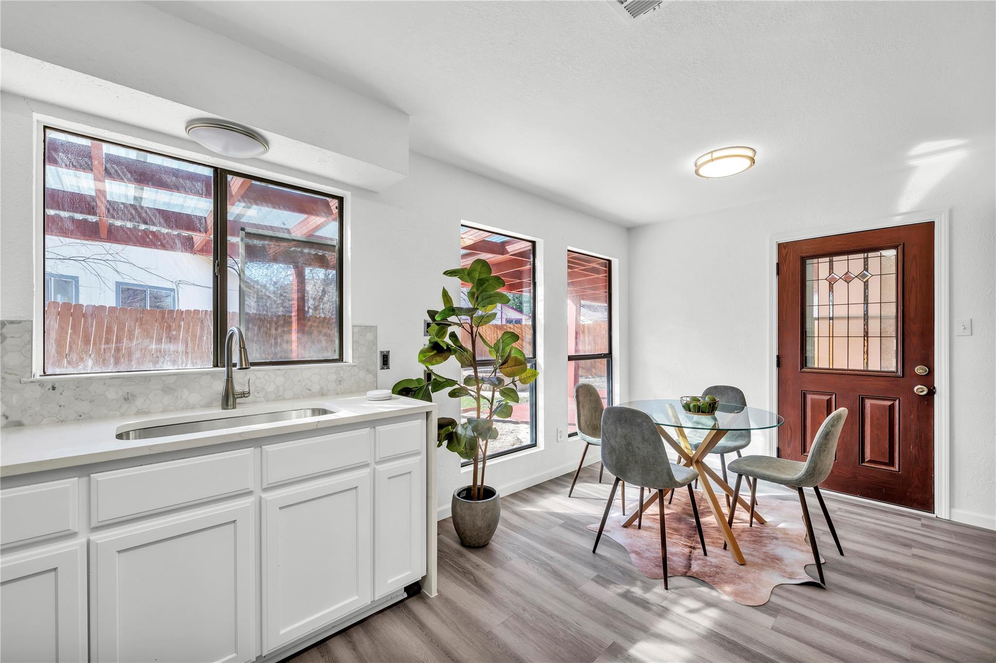 1800 Tamra Ct, Round Rock, TX 78681