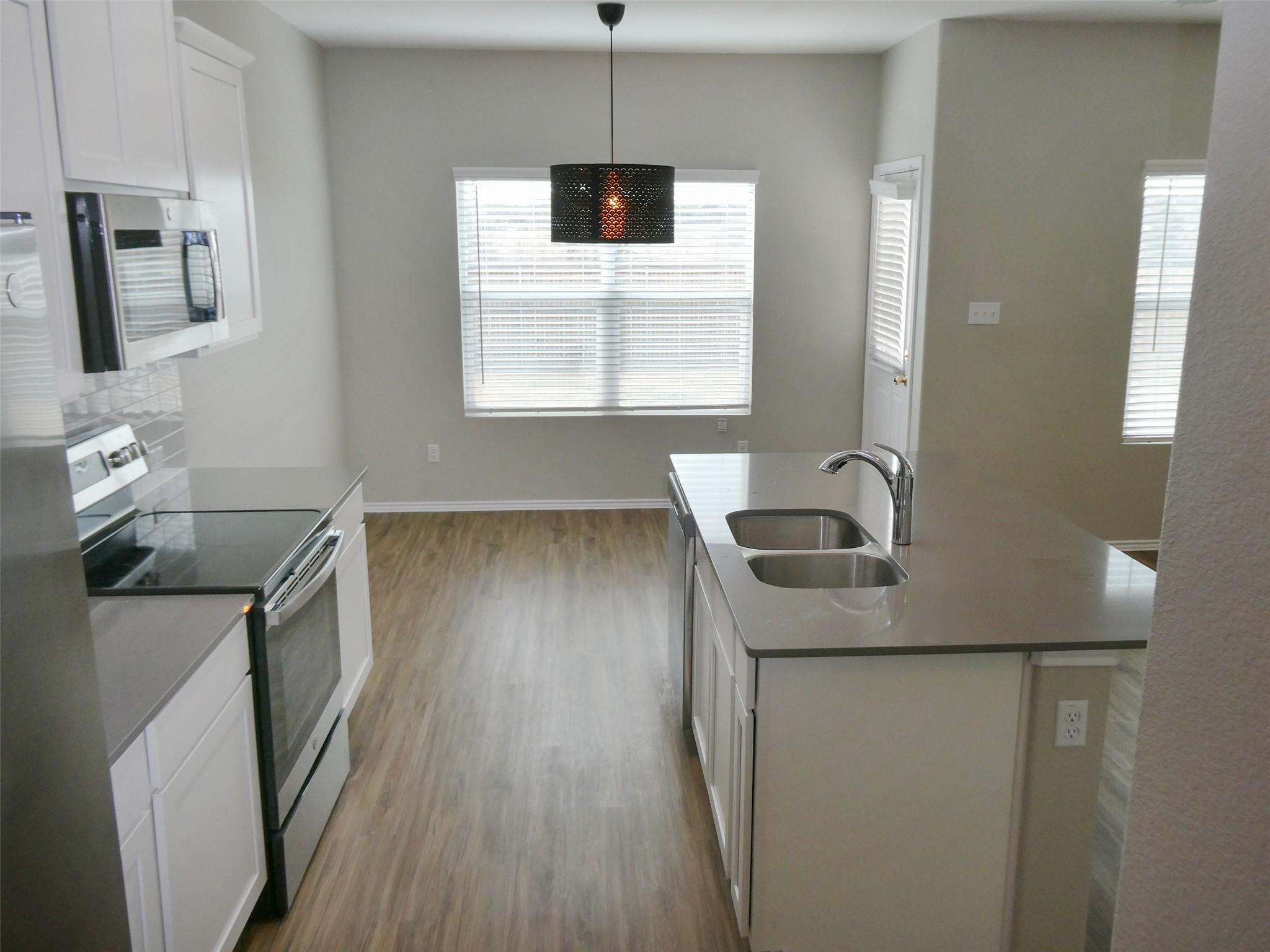 217 BRONCO BILLY Dr, Jarrell, TX 76537