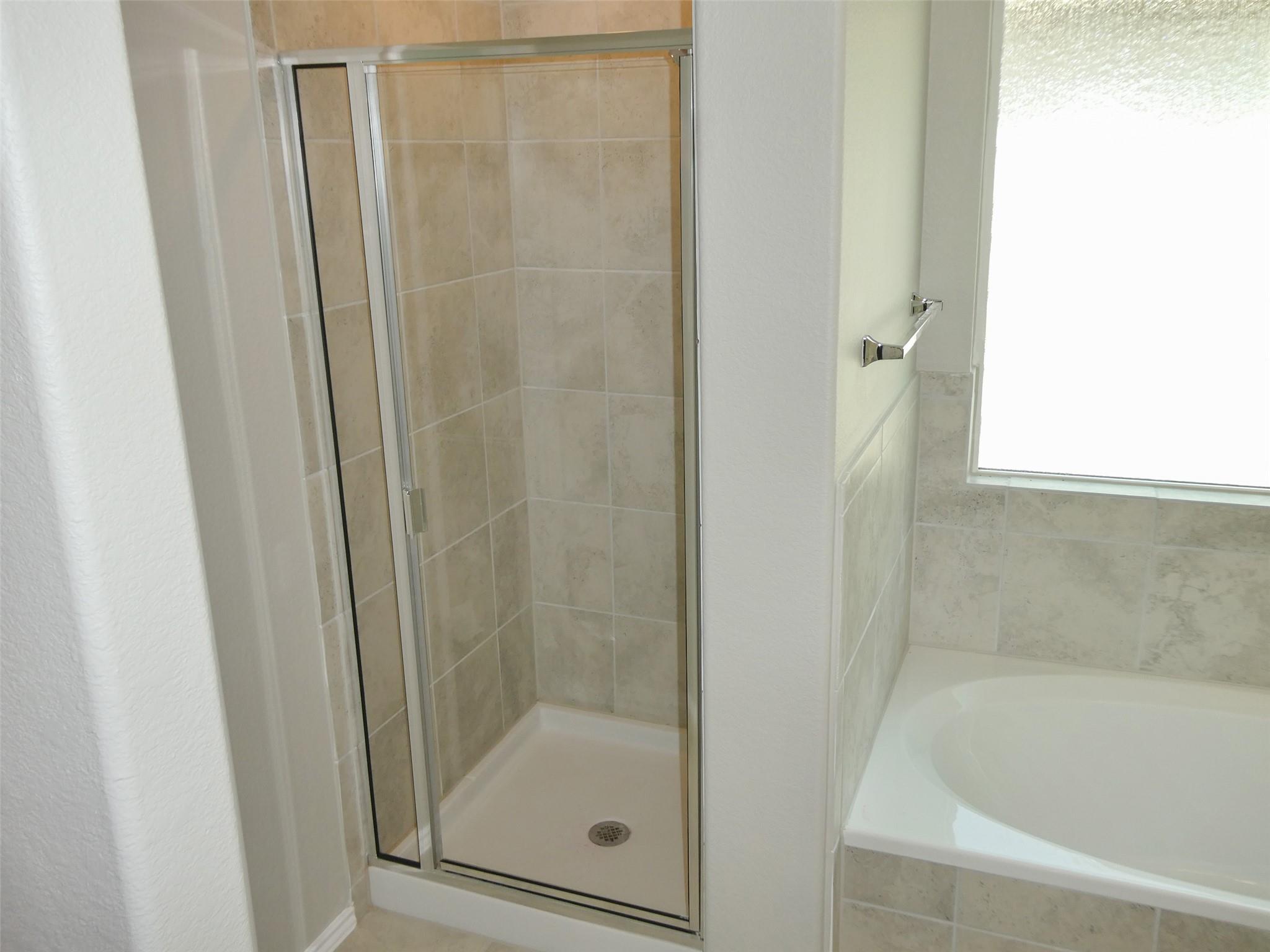 217 BRONCO BILLY Dr, Jarrell, TX 76537