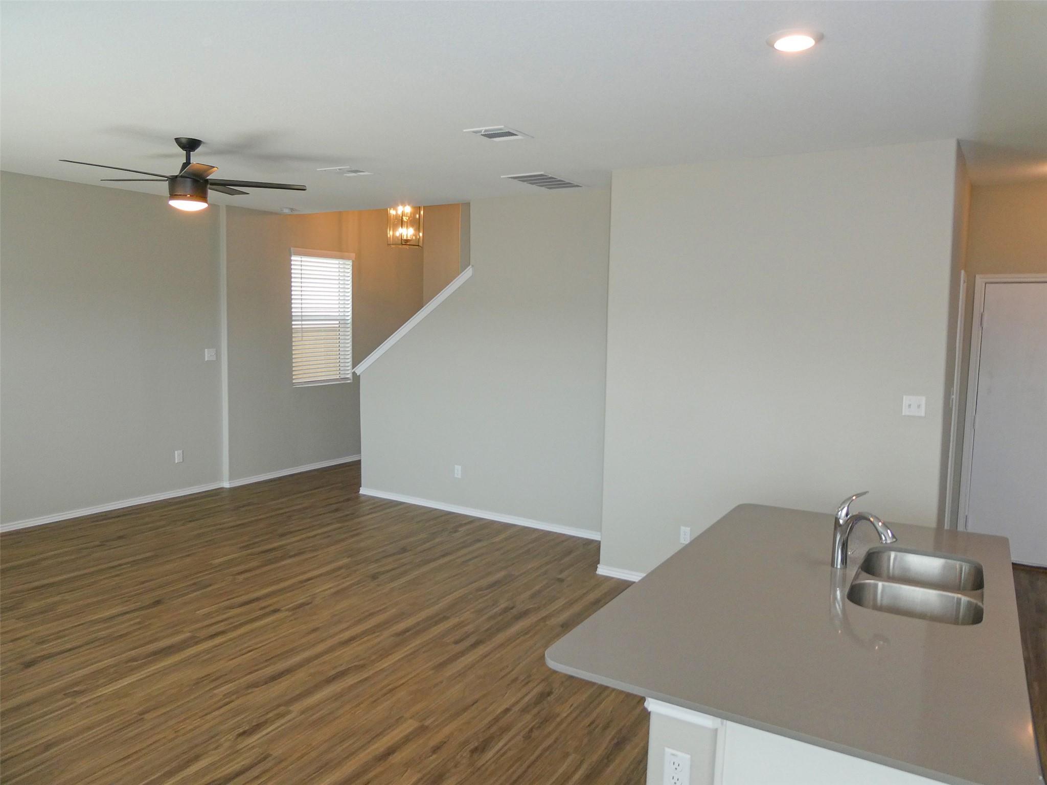 217 BRONCO BILLY Dr, Jarrell, TX 76537