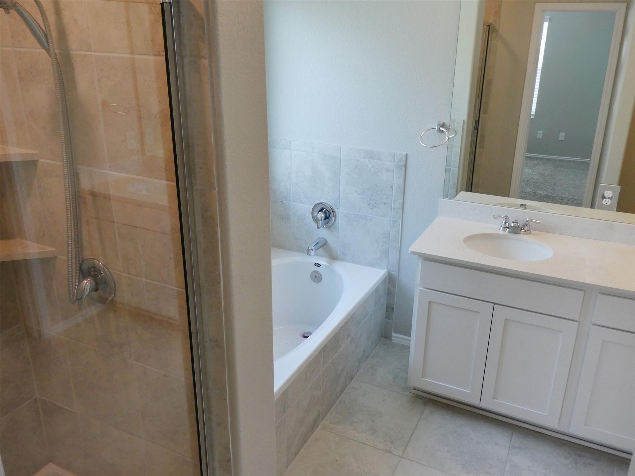 217 BRONCO BILLY Dr, Jarrell, TX 76537