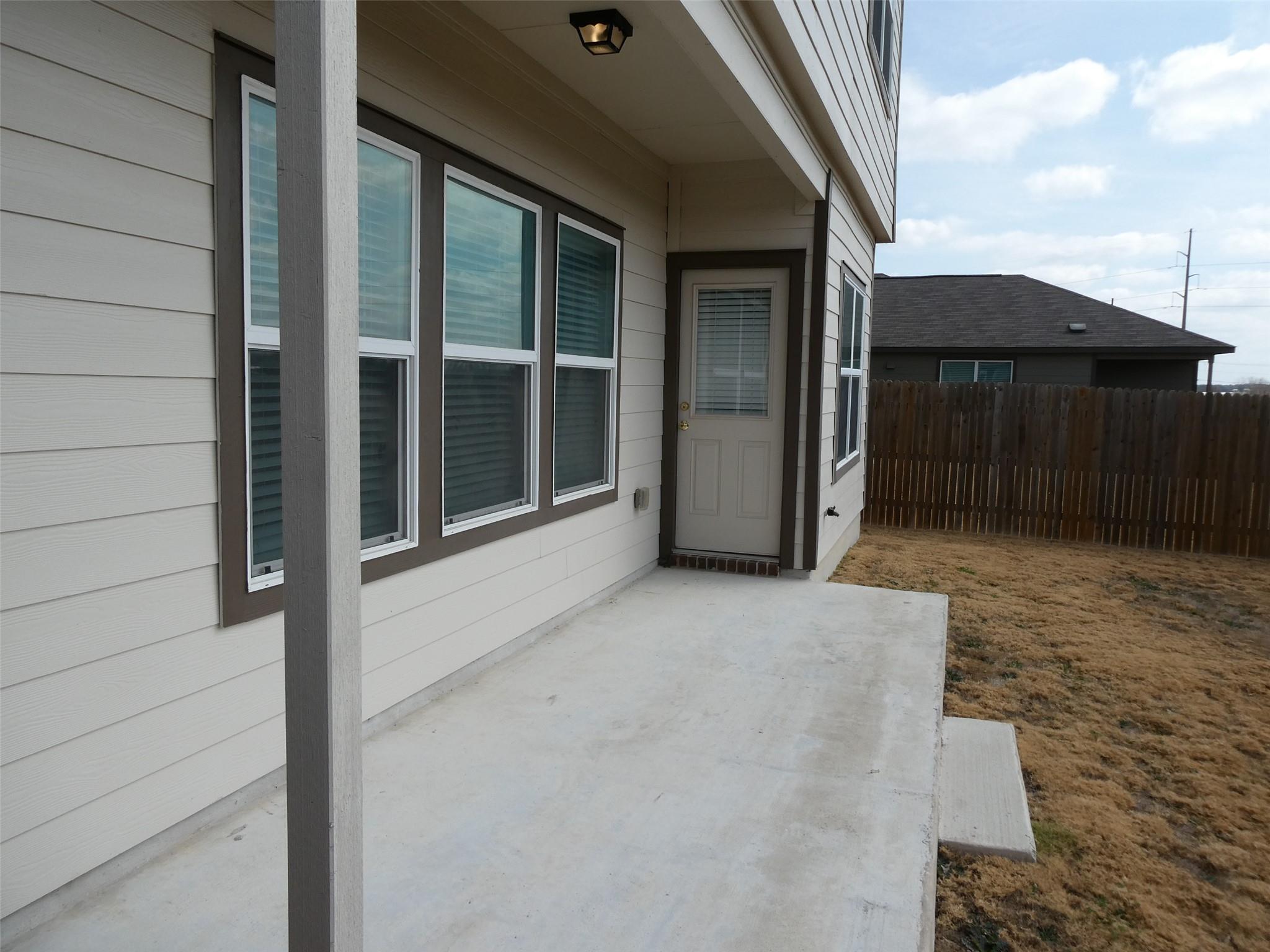 217 BRONCO BILLY Dr, Jarrell, TX 76537