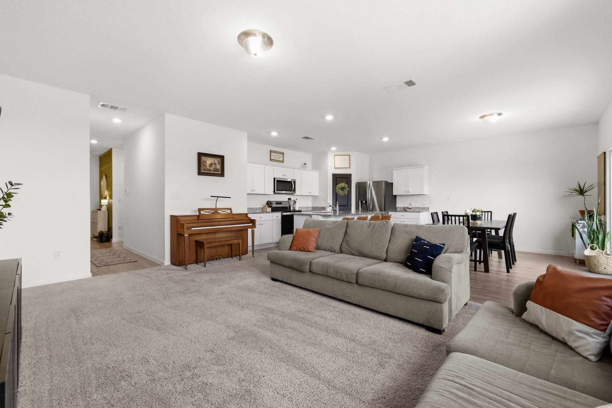 212 Wonderful Life Way, Jarrell, TX 76537