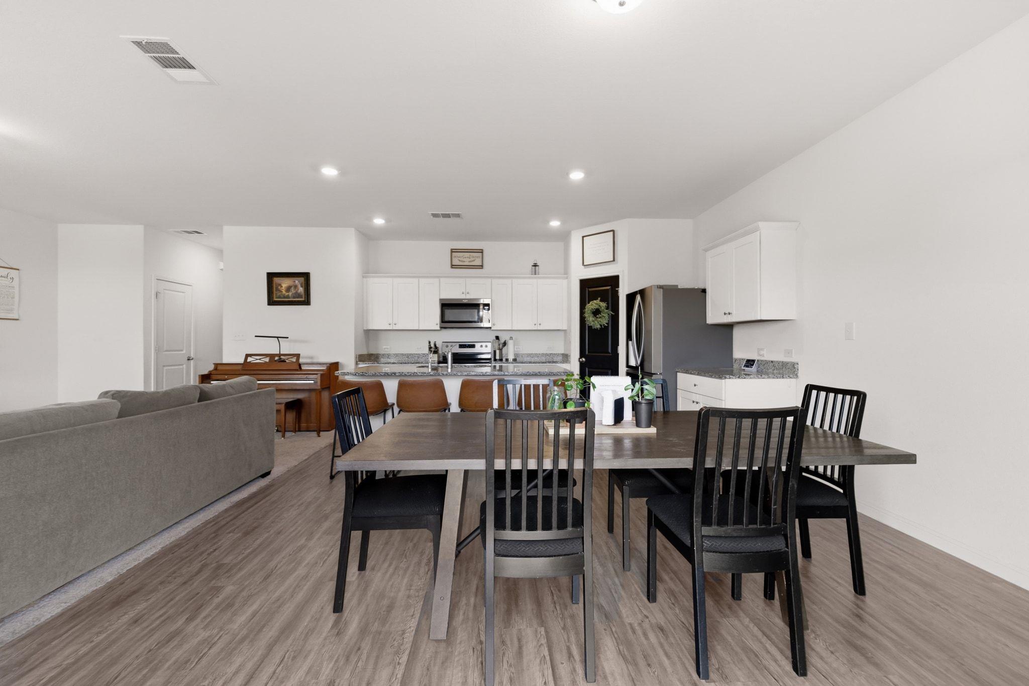 212 Wonderful Life Way, Jarrell, TX 76537