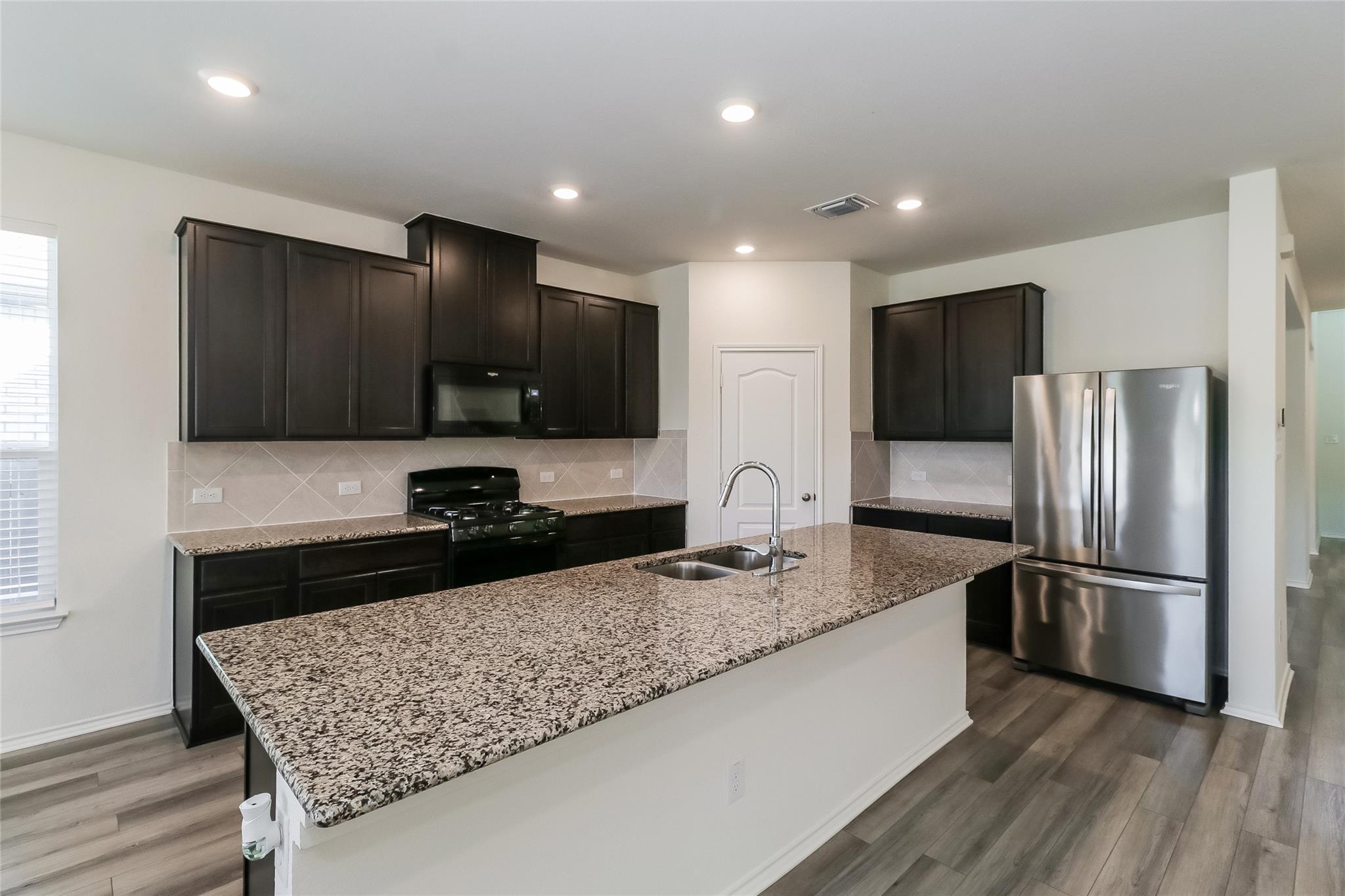 1621 Stinnett Dr, Leander, TX 78641