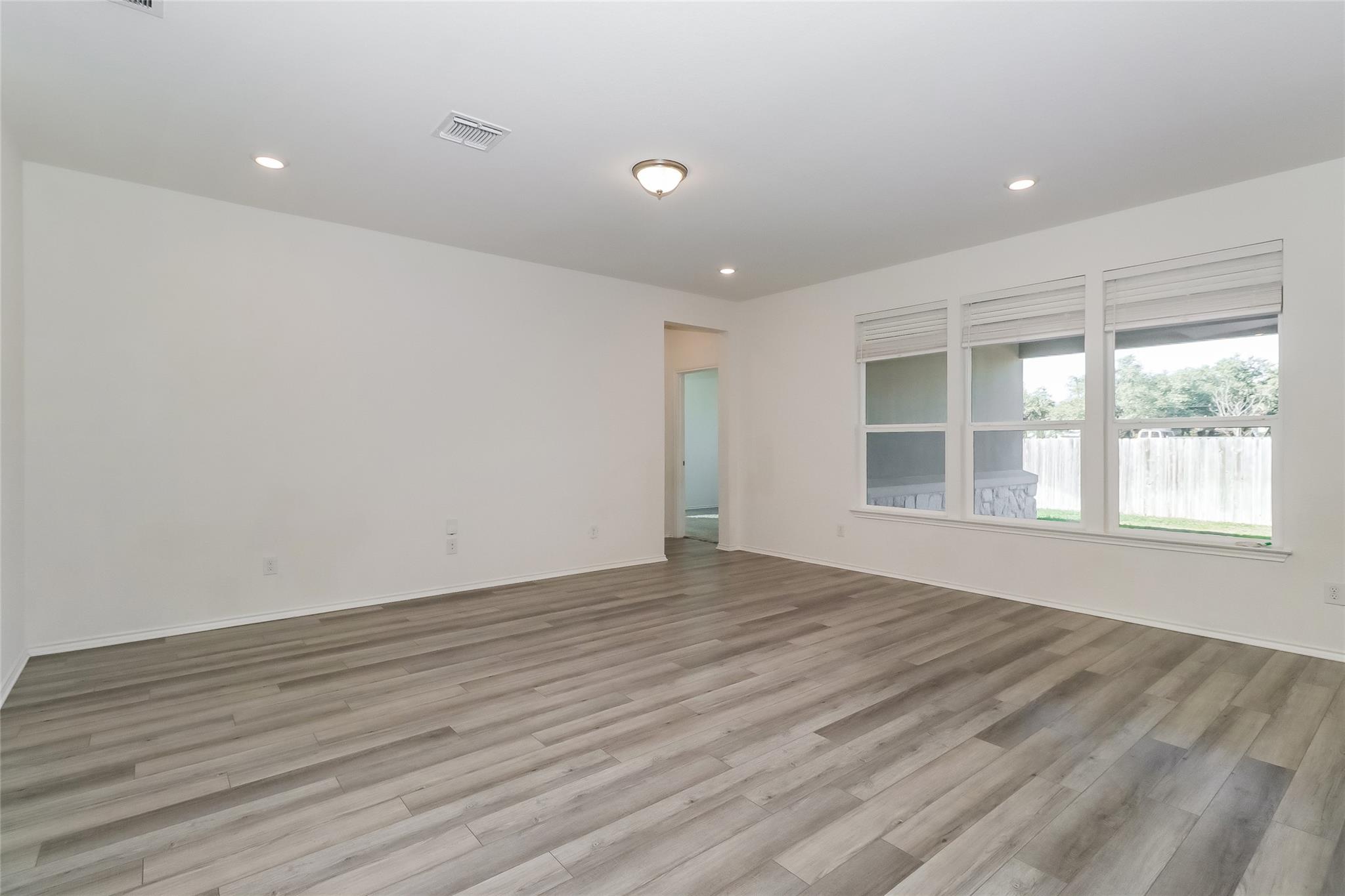 1621 Stinnett Dr, Leander, TX 78641