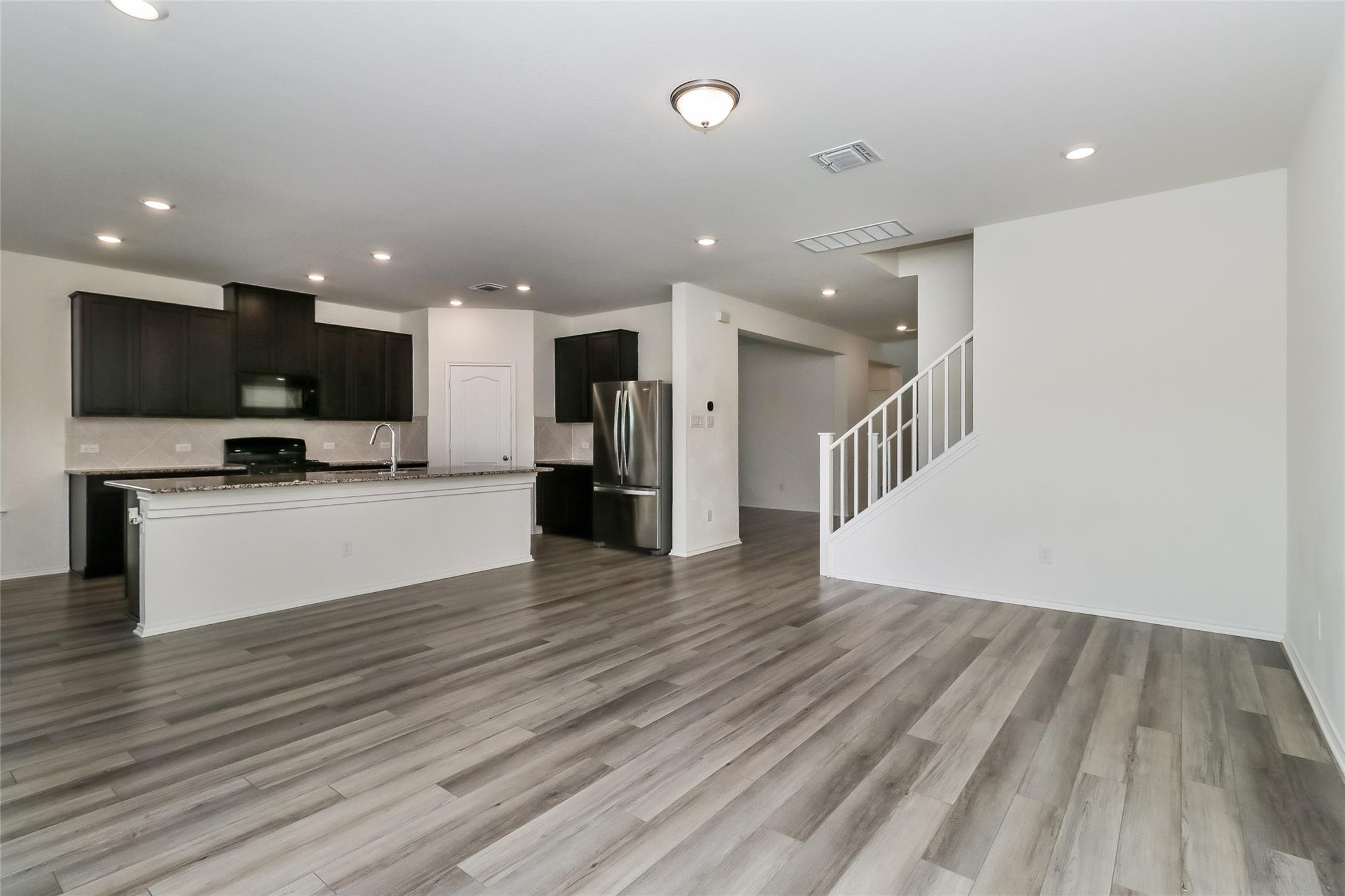 1621 Stinnett Dr, Leander, TX 78641