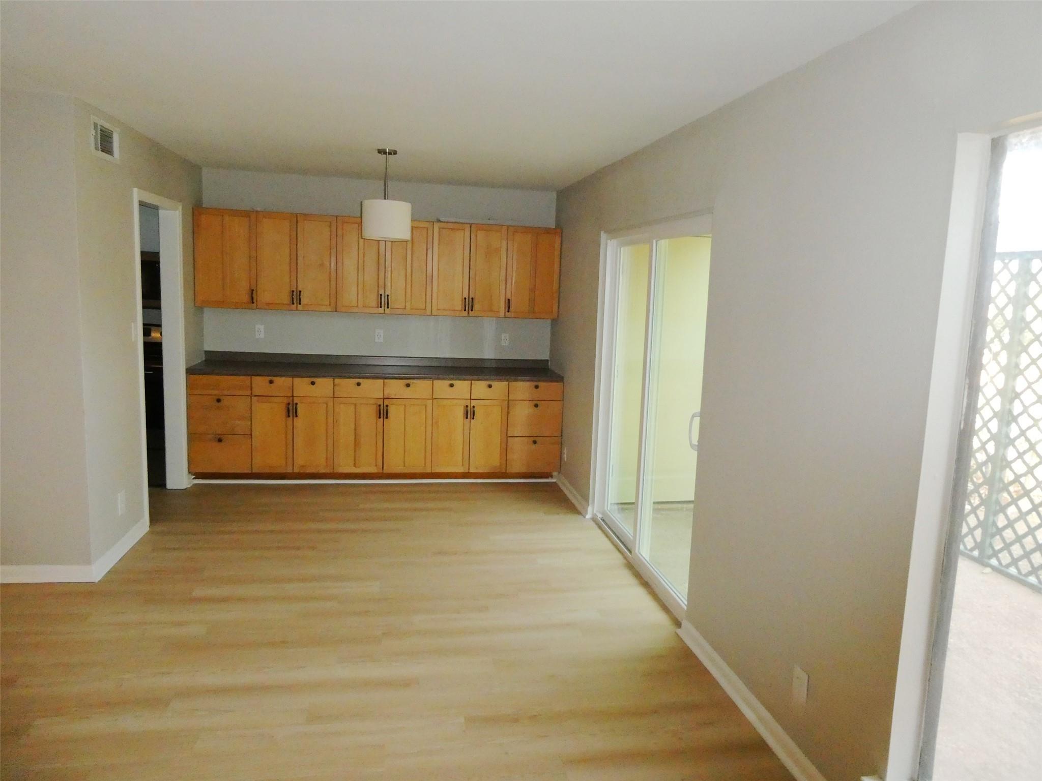 6718 SILVERMINE Dr # 103, Austin, TX 78736