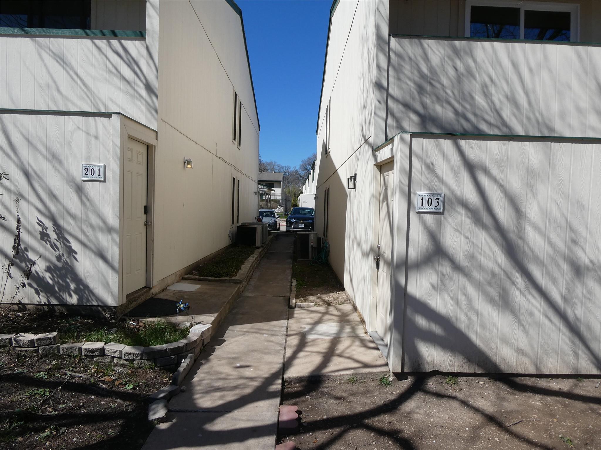 6718 SILVERMINE Dr # 103, Austin, TX 78736