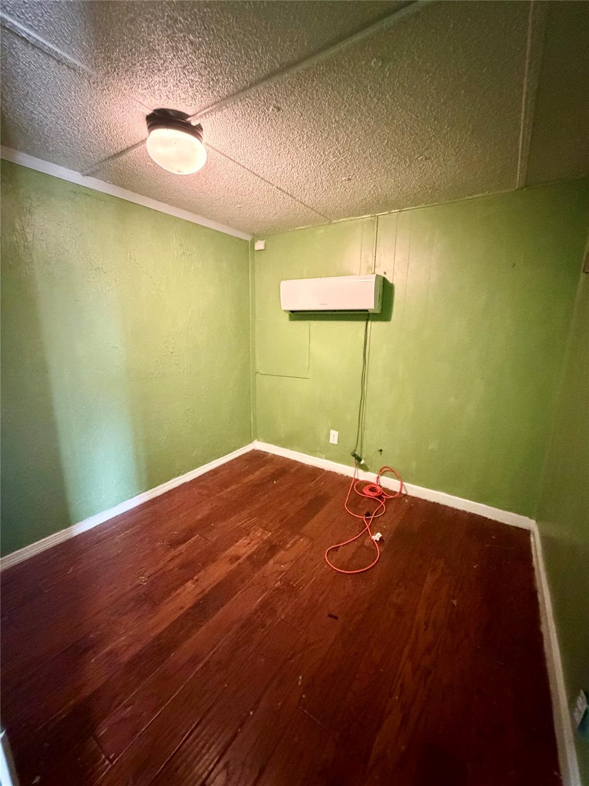 109 Seminole Dr, Smithville, TX 78957