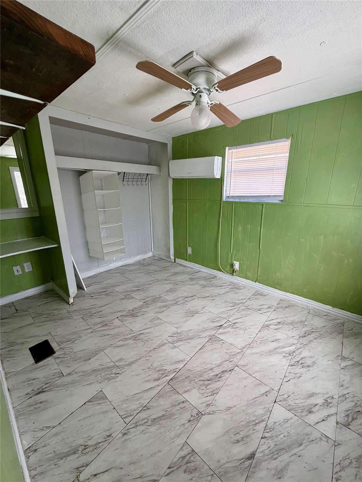 109 Seminole Dr, Smithville, TX 78957