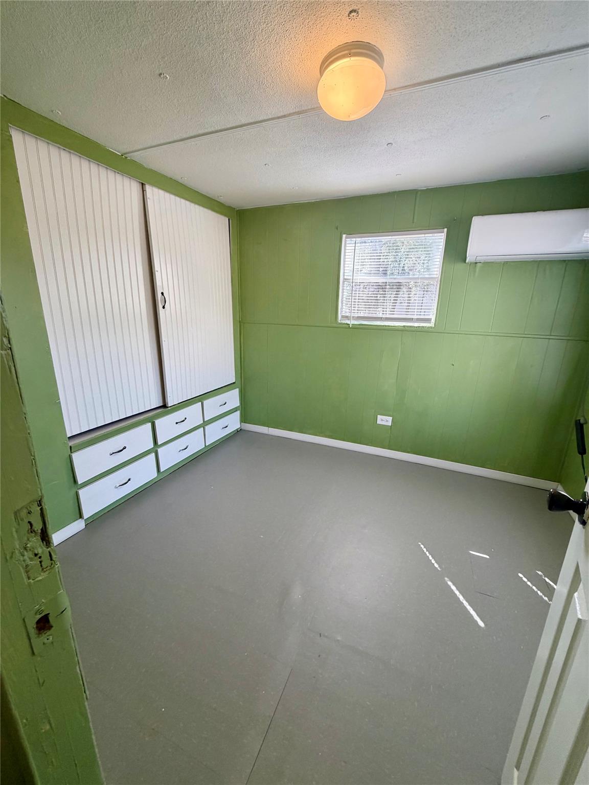 109 Seminole Dr, Smithville, TX 78957