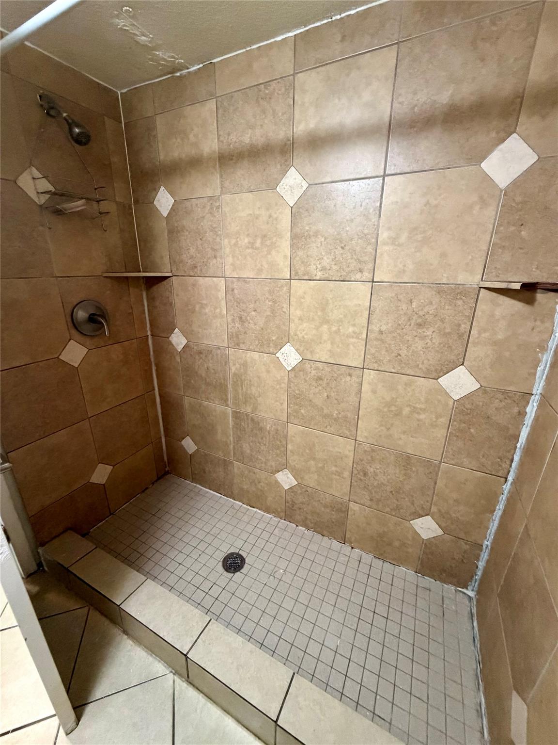 109 Seminole Dr, Smithville, TX 78957