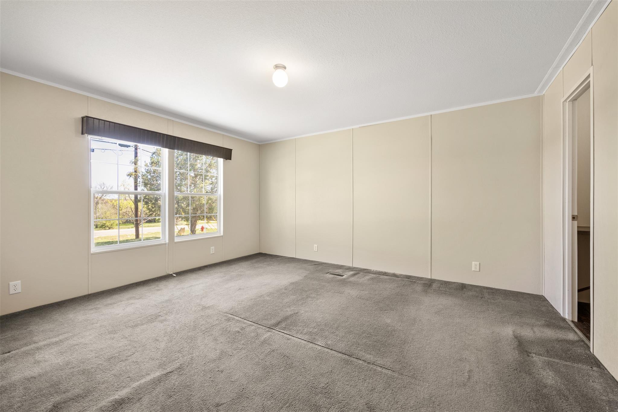 103 Spring View Dr, Johnson City, TX 78636