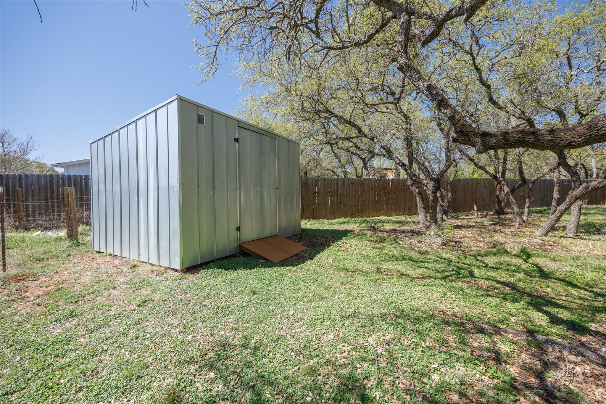 103 Spring View Dr, Johnson City, TX 78636