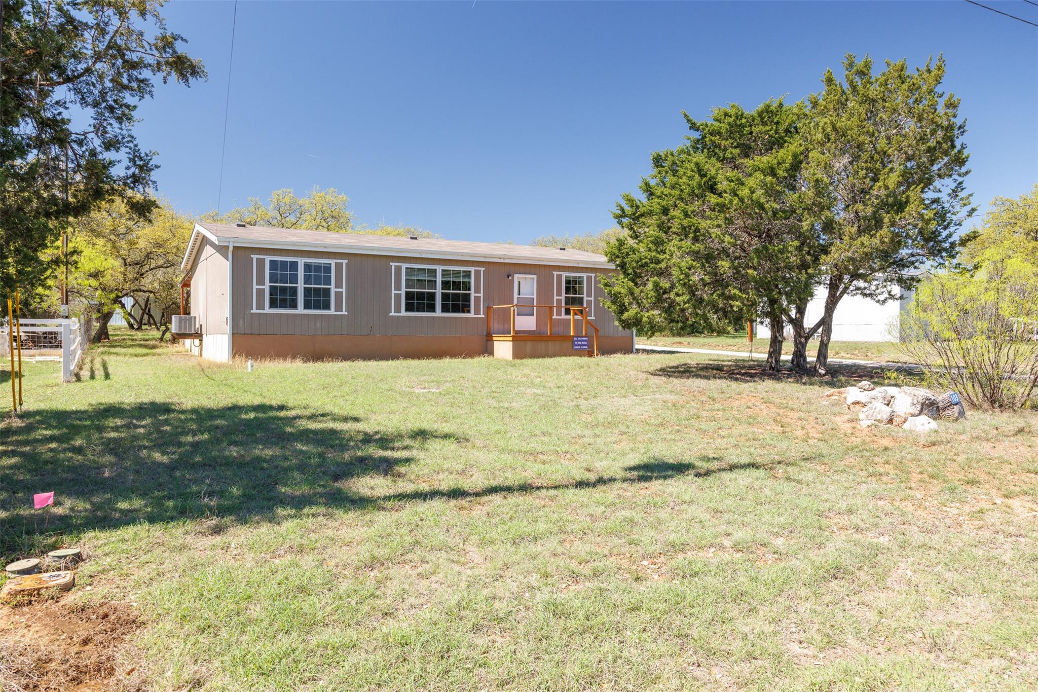 103 Spring View Dr, Johnson City, TX 78636