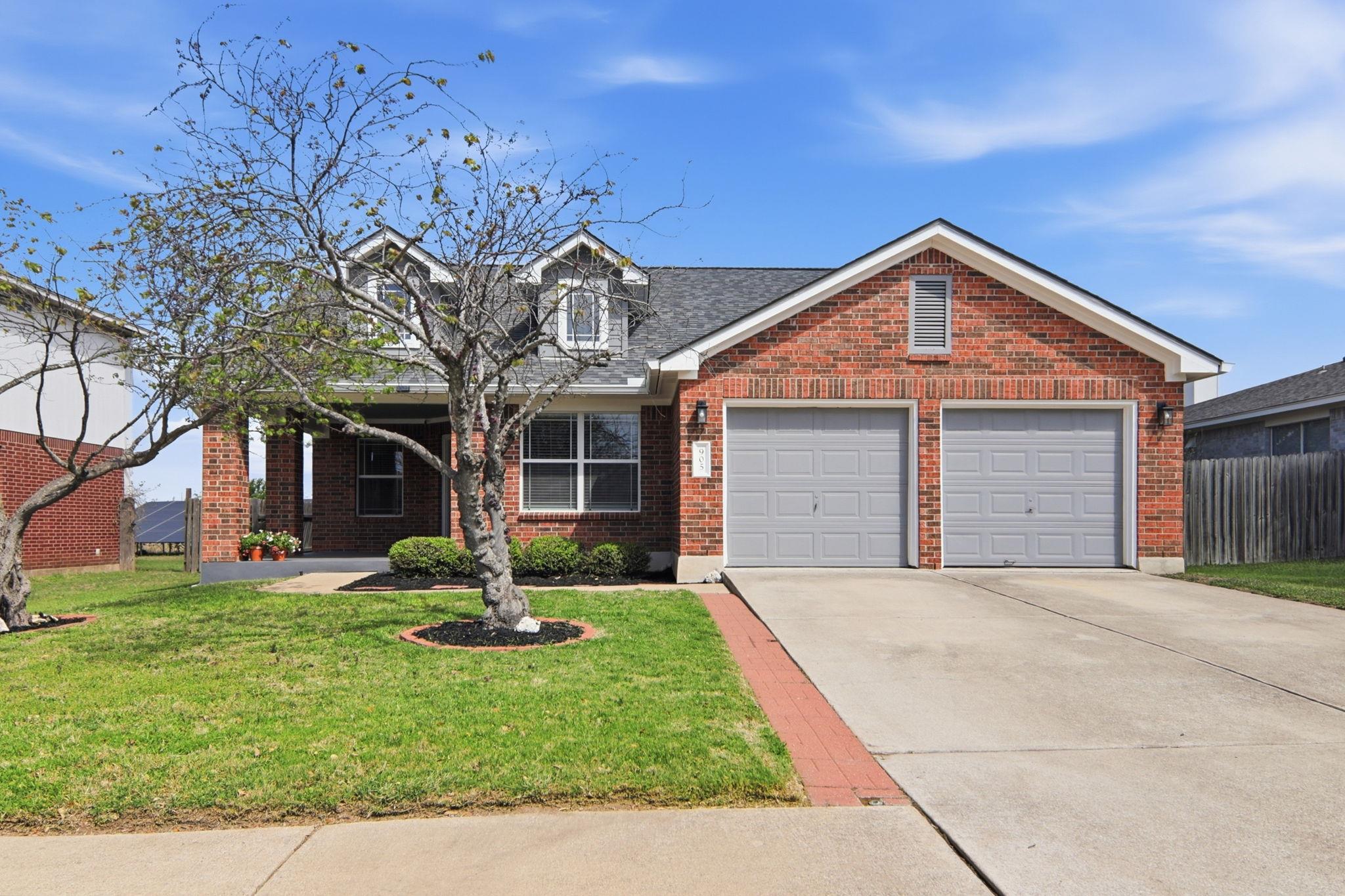 905 Lee Dr, Leander, TX 78641