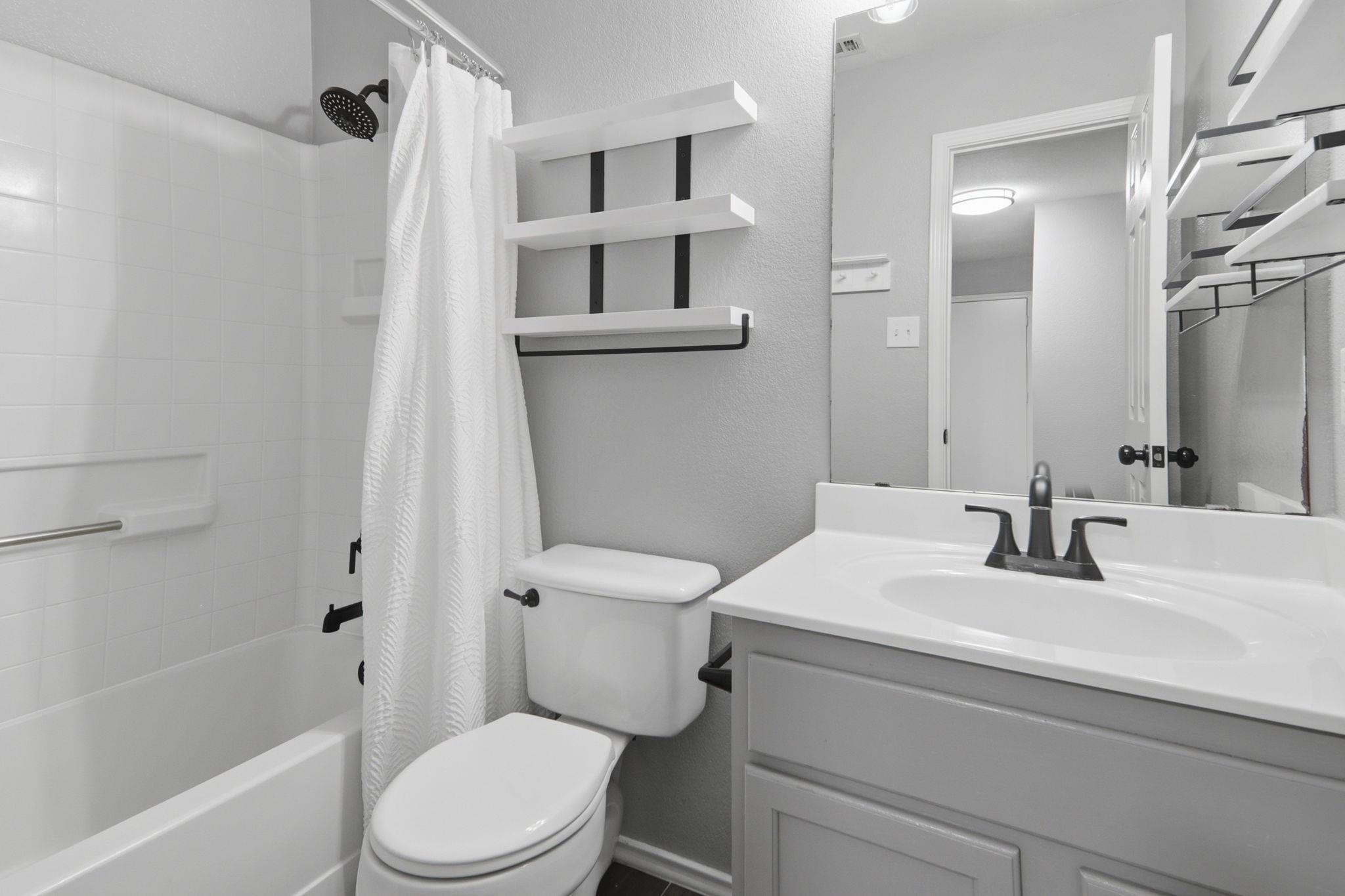 905 Lee Dr, Leander, TX 78641