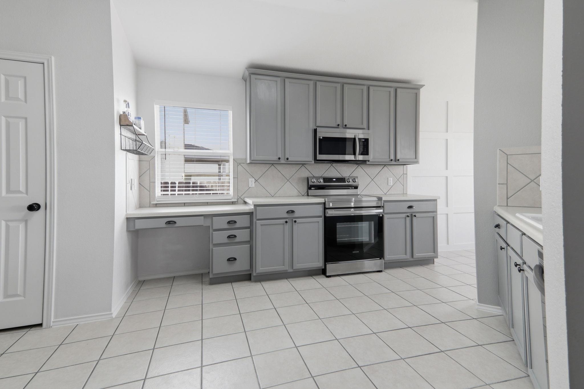 905 Lee Dr, Leander, TX 78641